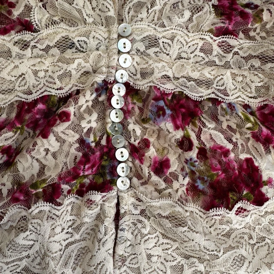 复古 Forever 21 花卉蕾丝和服上衣,带纽扣细节,尺寸 S — 第 3/4 张图片