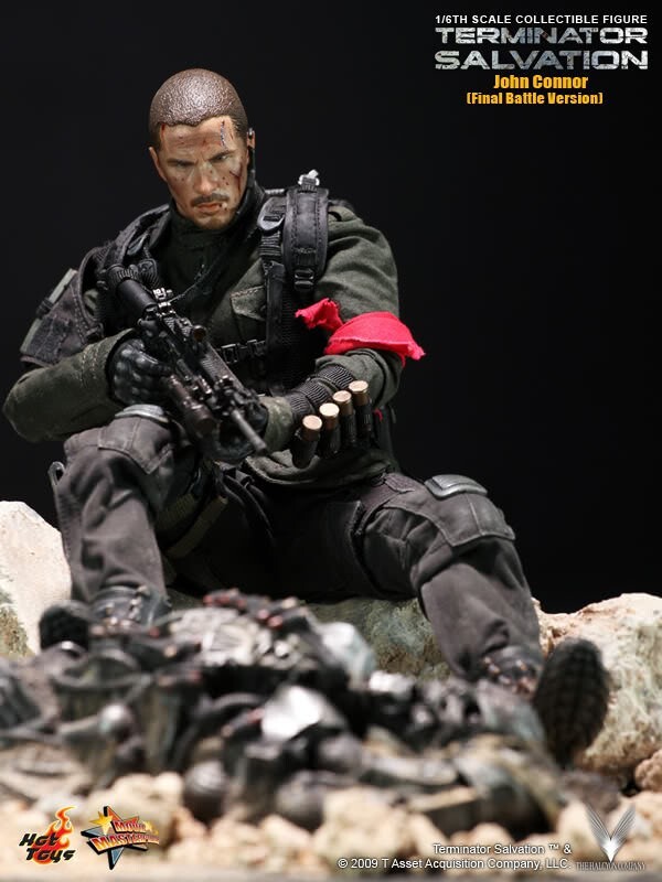 HOT TOYS MMS111 TERMINATOR SALVATION JOHN CONNOR BATTLE DAMAGE 1/6