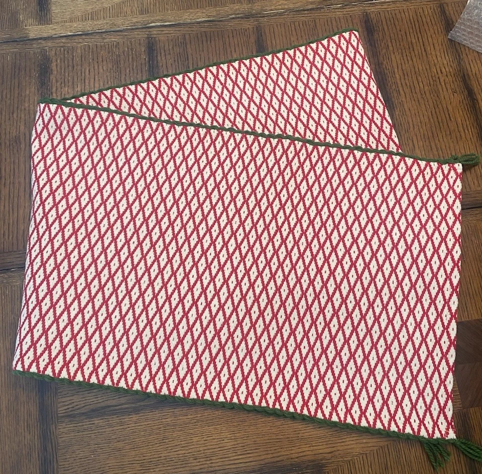 Crate &Barrel 假日圣诞桌长红白钻石绿色装饰 14x90 — 第 3/4 张图片