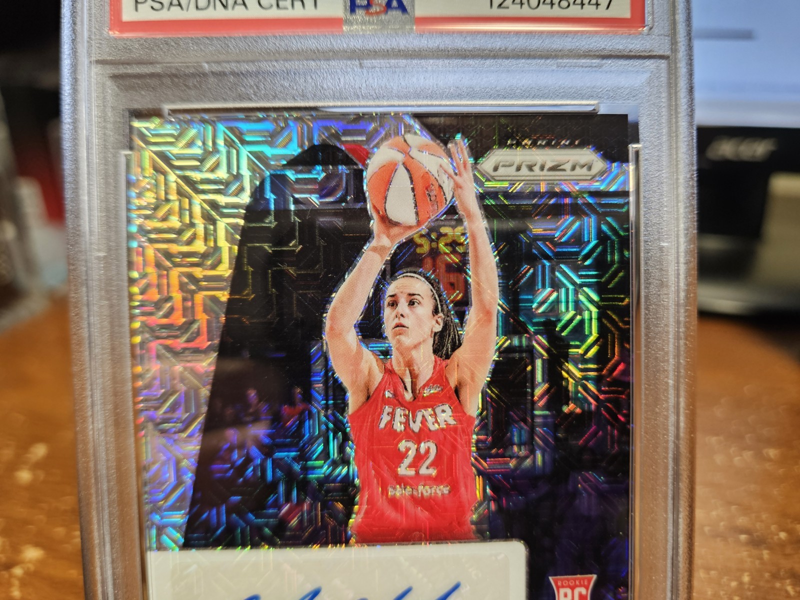CAITLIN CLARK 2024 RC PANINI PRIZM WNBA SIGNATURE MOJO PRIZM 21/25 PSA 8 Auto 10 view 3