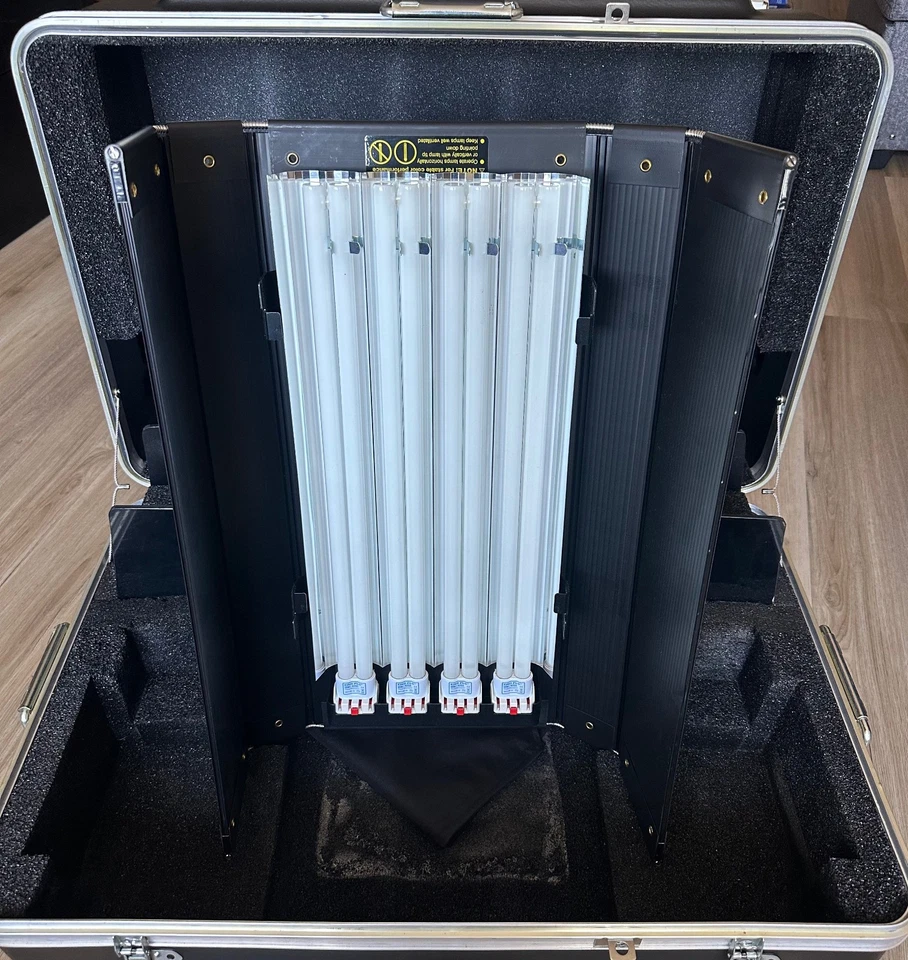 Kino Flo Diva-Lite 401 accesorio con kit de lámpara de estuche de viaje incorporado para puertas de granero 120 VCA Foto 2 de 4