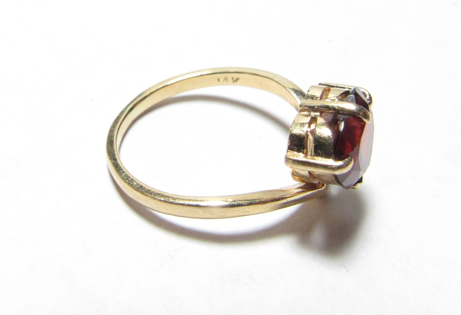 SOLID 14K GOLD RING W/ HEART SHAPE RED NATURAL GA… - image 2