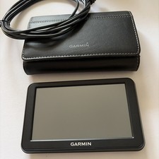 Garmin Nuvi 50LM - Sistema di navigazione satellitare GPS per auto con custodia e cavo usb 