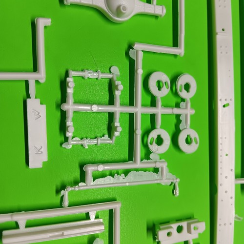Kenworth W-925 Tractor 1/25 AMT Frame Chassis Front Axle Rear End Suspension Lot - Picture 6 of 8