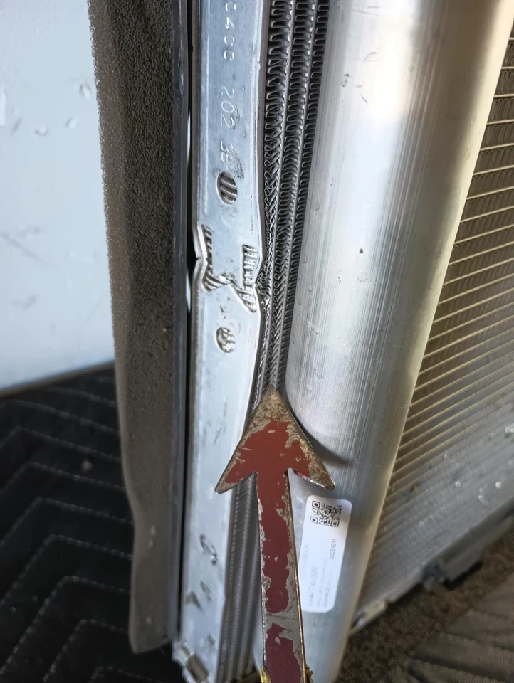 Condensador e ventilador de refrigeração para radiador de motor SUBARU OUTBACK 2024 USADO FABRICANTE DE EQUIPAMENTO ORIGINAL 73210AN00A - Imagem 3 de 4