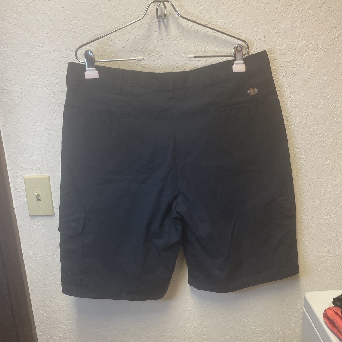 Dickies Loose Fit Multi-Use Pocket Work Men Shorts in dark Dickies Loose Fit Multi-Use Pocket Work Men Shorts in dark