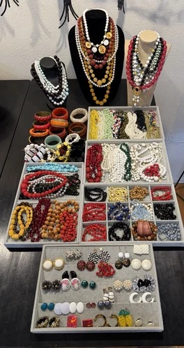 Huge Lot Vintage Costume Jewelry Plastic Resin Lucite Bracelet Necklace Earrings