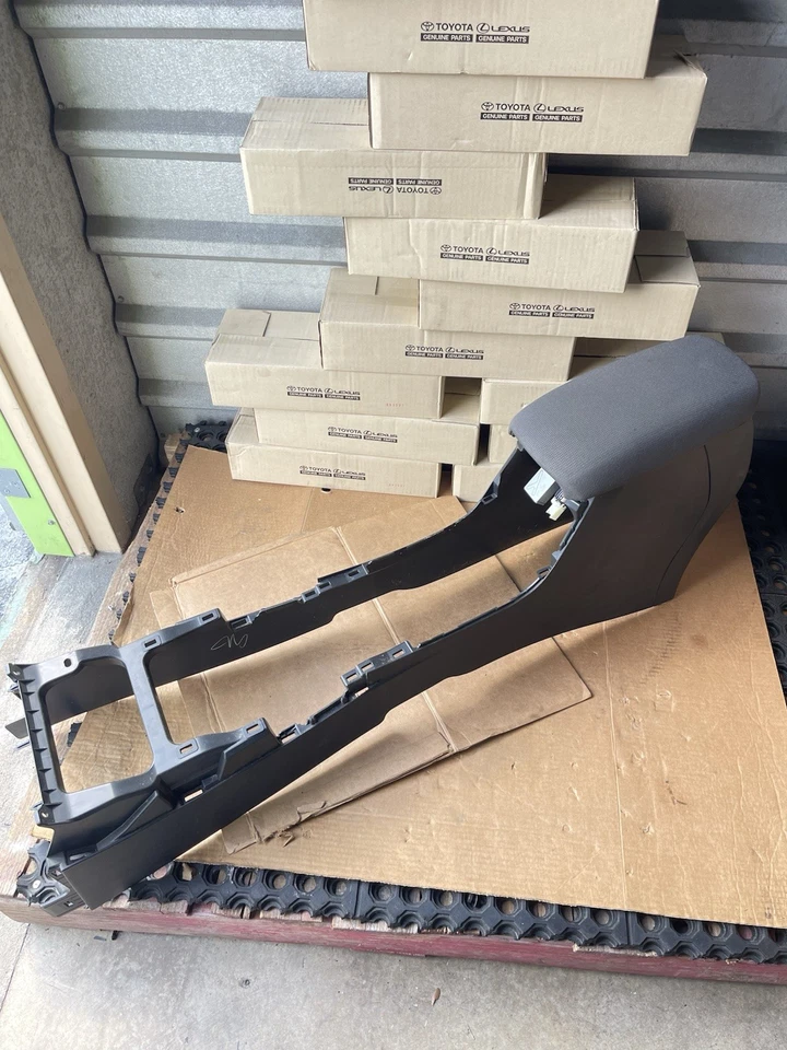 Used Front Lower Center Console fits: 2020/2025 1.8 Toyota Corolla floor Sedan - Image 2 of 4