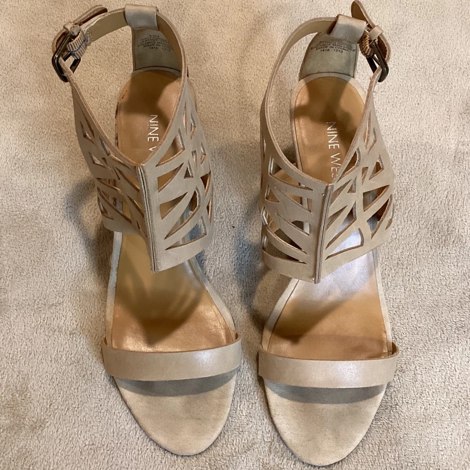 Sandálias anabela Nine West Federica couro marrom corte a laser biqueira aberta tamanho EUA 8,5 - Imagem 4 de 4