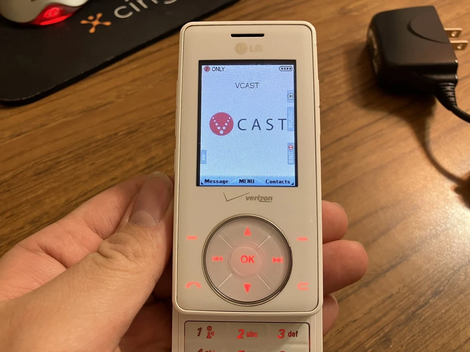 TURNS ON! - Retro Y2K White Verizon LG Chocolate VX8500 Slider MP3 Player Phone - Image 4 of 4