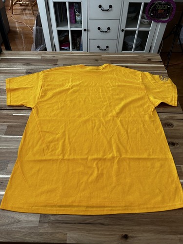 Mens XL Nashville Predators Hockey Halloween T Shirt Fang Fever Gold Game 2023 - Picture 4 of 6