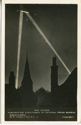 WWI Zeppelin L15 Searchlights over Woodford 1915 first raid London postcard