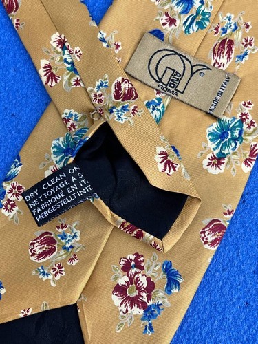Authentic G AND Y ROMA Bouquet Flowers Design On Yellow 100% Silk Necktie Tie - Picture 8 of 12