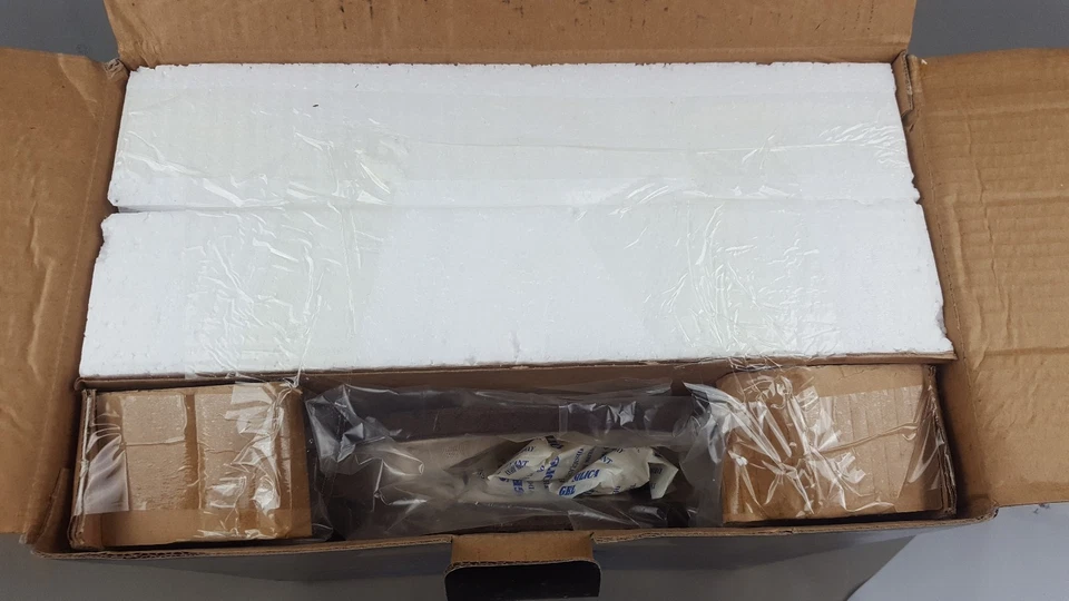 Lámpara de mesa antigua kichler acabado latón y caoba 30319 188556 Foto 4 de 4