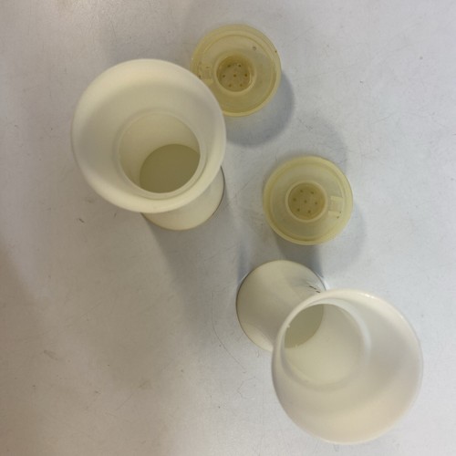 Vintage TUPPERWARE USA Large 6.5 in Hourglass White Salt Pepper Shaker Set 718 - Picture 13 of 13