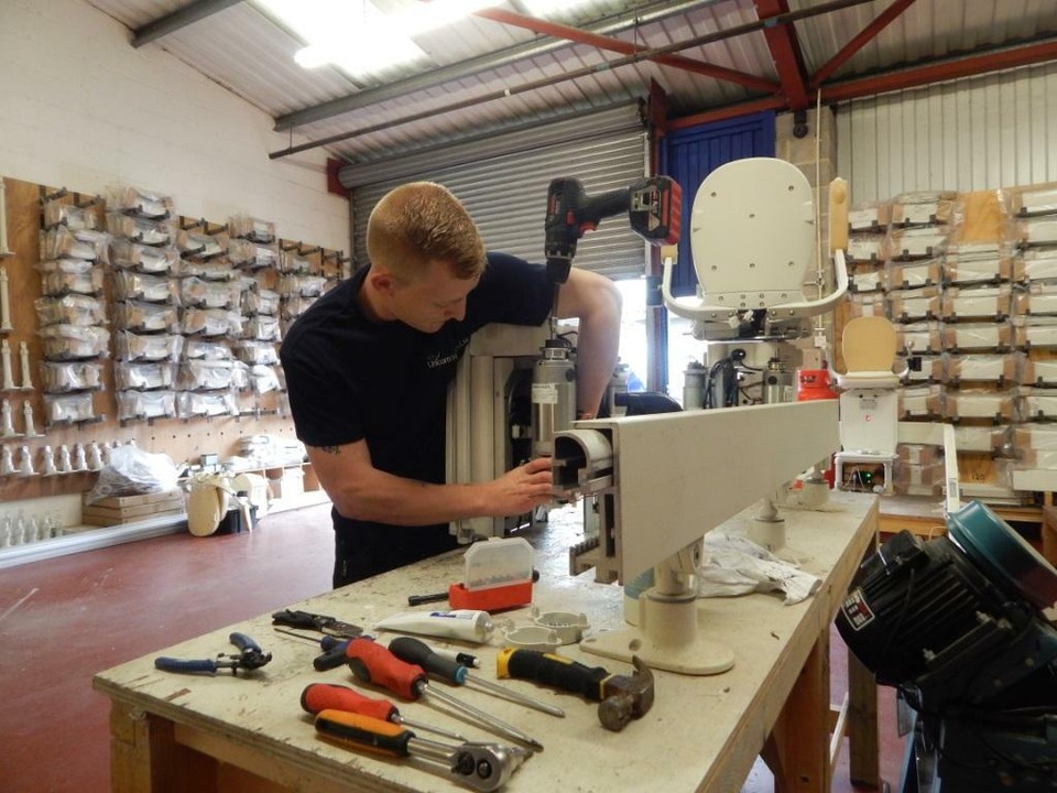 ACORN 180 CURVED STAIRLIFT | LATEST T565 MODEL | STAIR LIFT FOR NARROW ...