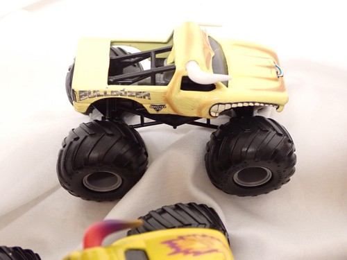 Monster Jam Monster Trucks Bundle 1/64 BullDozer El Toro Loco (2) Aftershock - Picture 3 of 7