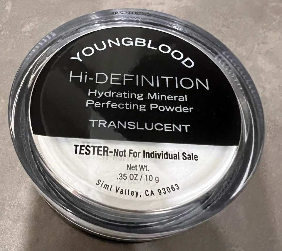 Polvo mineral hidratante de alta definición Youngblood translúcido y desenfocante 0,35 oz Foto 3 de 4