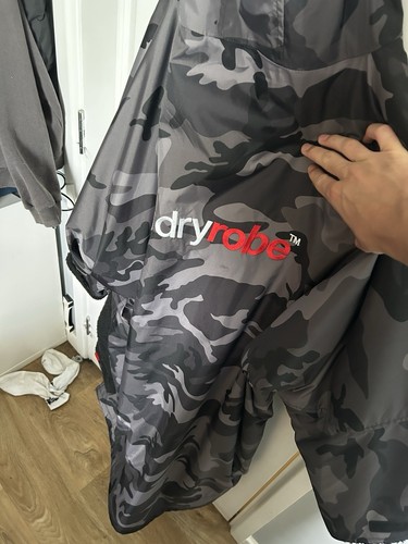 Dryrobe Long Sleeve Black Camo Medium - Picture 6 of 6