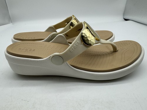 Crocs Sanrah Hammered Circle Wedge Flip Thong Sandal Womens Size 6 Oyster Gold - Picture 7 of 10