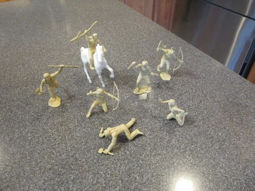 VINTAGE MARX RIN TIN TIN FORT APACHE PLAYSET INDIANS 60MM