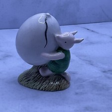 Royal Doulton -Winnie The Pooh - 7315 - Piglet & The Balloon WP5