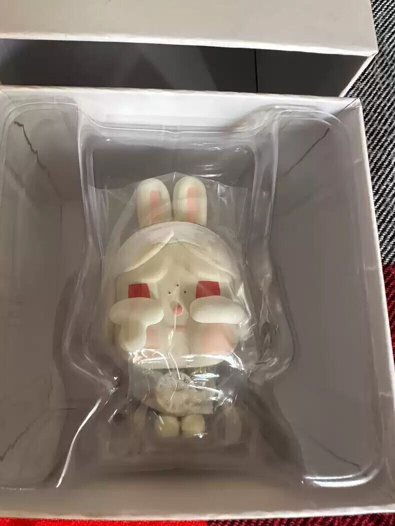 100% Genuine POPMART x Crybaby Alice White Rabbit Model Toy 100% Genuine POPMART x Crybaby Alice White Rabbit Model Toy