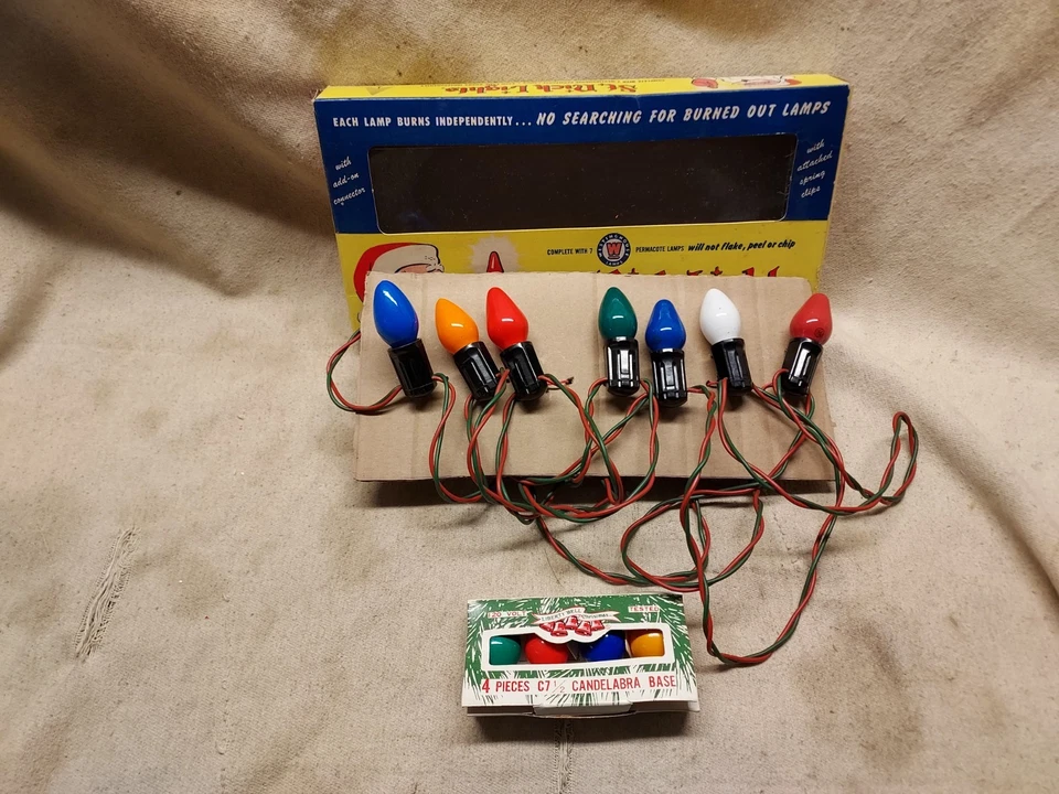 ST NICKS CHRISTMAS LIGHTS TESTED WORKING  WITH ORIGINAL BOX + 4 EXTRA BULBS USED - Image 2 of 4