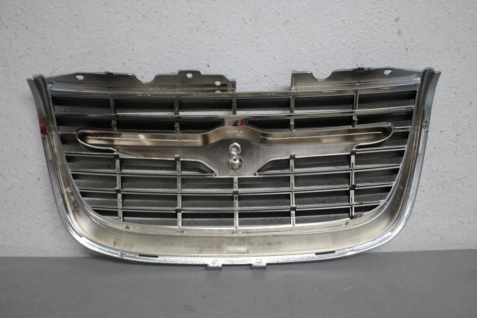 1999 2001 CHRYSLER 300M FRONT CENTER GRILLE - Image 2 of 4