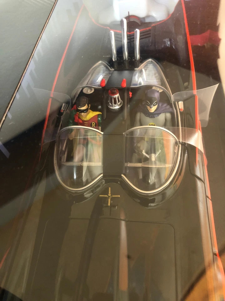 Hot Wheels Tv Series 1966 Batmobile with Batman and Robin 1:18  DJJ39 - Immagine 2 di 4