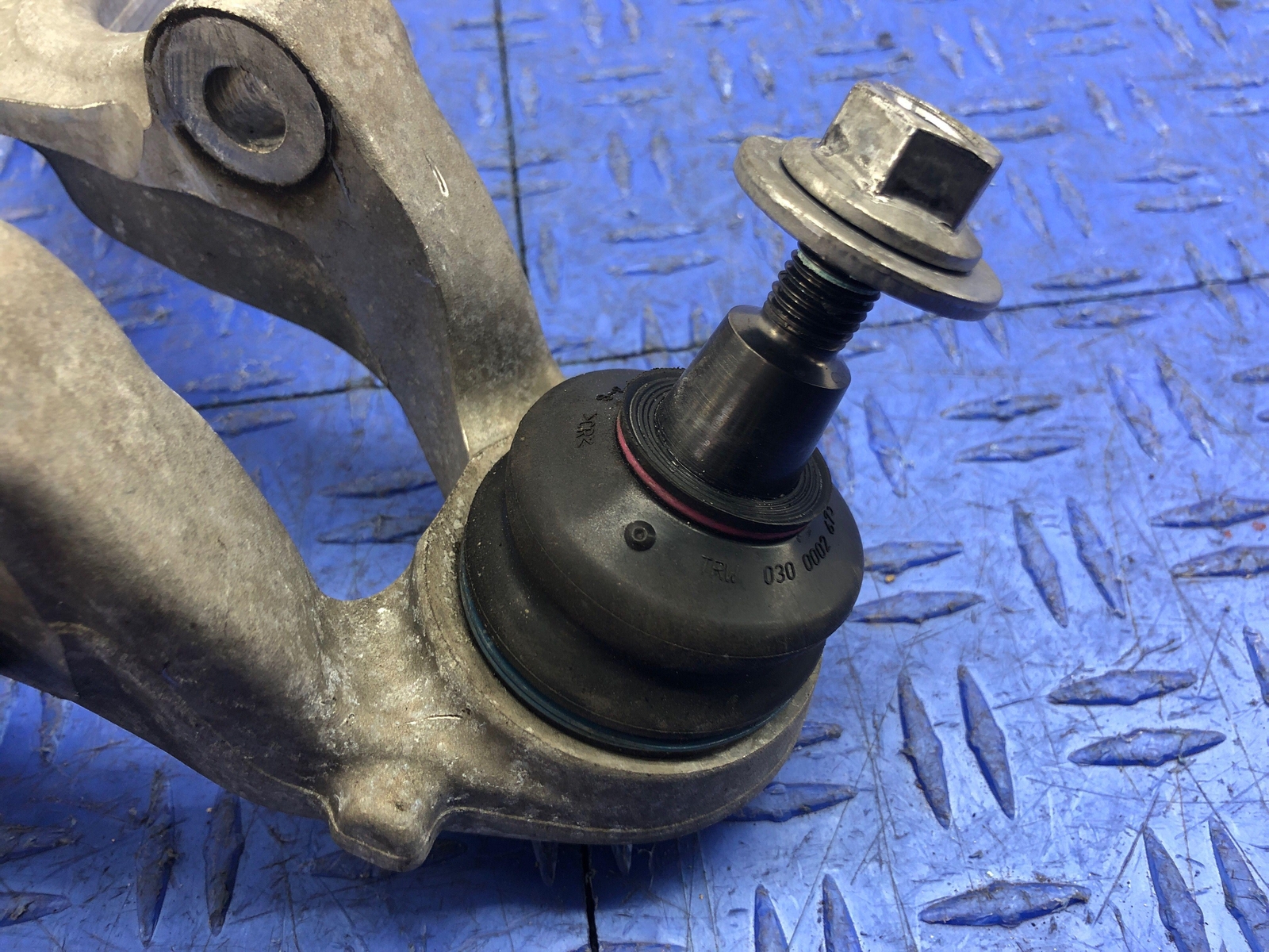 2010-2015 AUDI R8 AWD 4.2L FRONT LEFT UPPER CONTROL ARM OEM