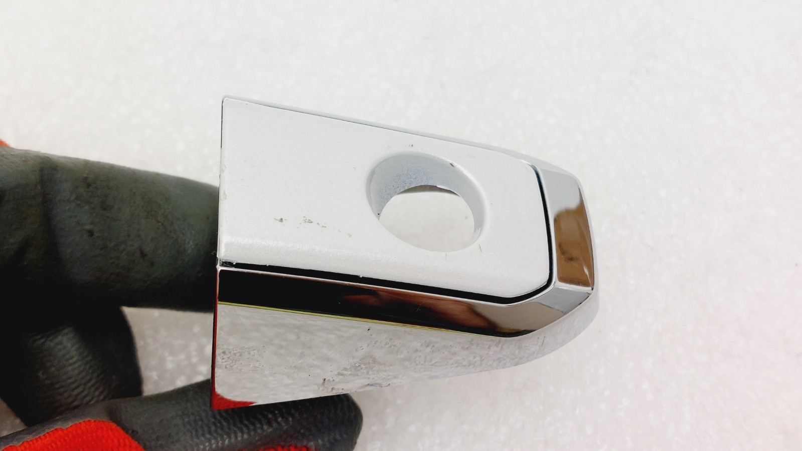 Chevy Tahoe 21-23 Exterior Door Handle Bezel Iridescent Pearl w/Keyhole 84818415