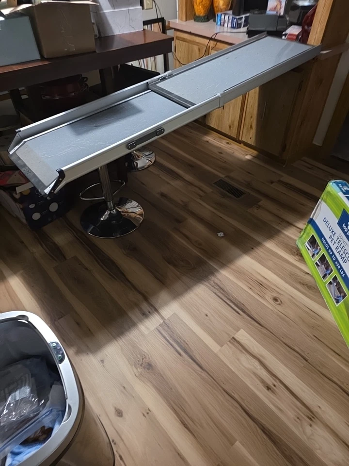 SOLVIT DELUX TELESCOPING PET RAMP 39”-72” (HOLDS 400LBS) PETSAFE TOP PAW - Image 3 of 4