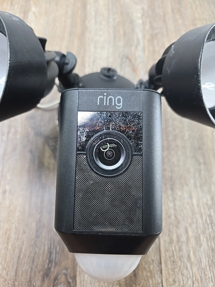 Cámara de seguridad Ring Floodlight Cam - 2210C-XYZ negra usada Foto 3 de 4