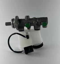 Carquest Wearever MCA390109 Brake Master Cylinder With Reservoir 0.938 Bore thumbnail 1