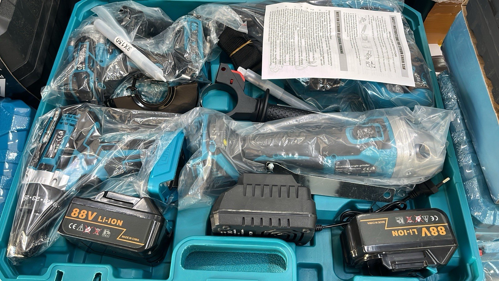 Kit 4 in 1 Utensili a Batteria 18V: Trapano, Impulsi, Flex e Tassellatore