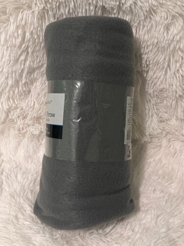 New Mainstay Grey Fleece Throw Blanket 50"x60" - Picture 3 of 4