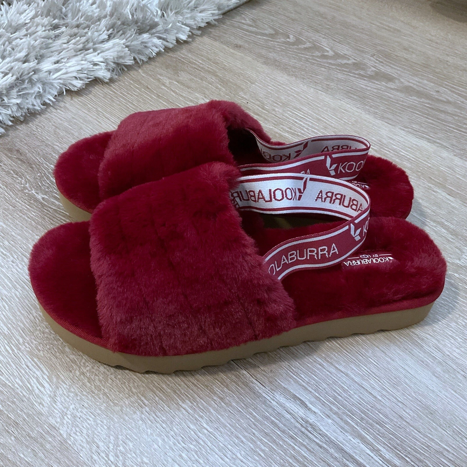 Koolaburra by UGG Fuzz'n II sandalo con cinturino posteriore piatto rosso bacca taglia 12 nuovo senza etichette