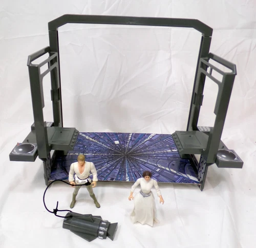 Kenner Star Wars POTF 2 Death Star Escape 3.75" Playset with Luke & Leia