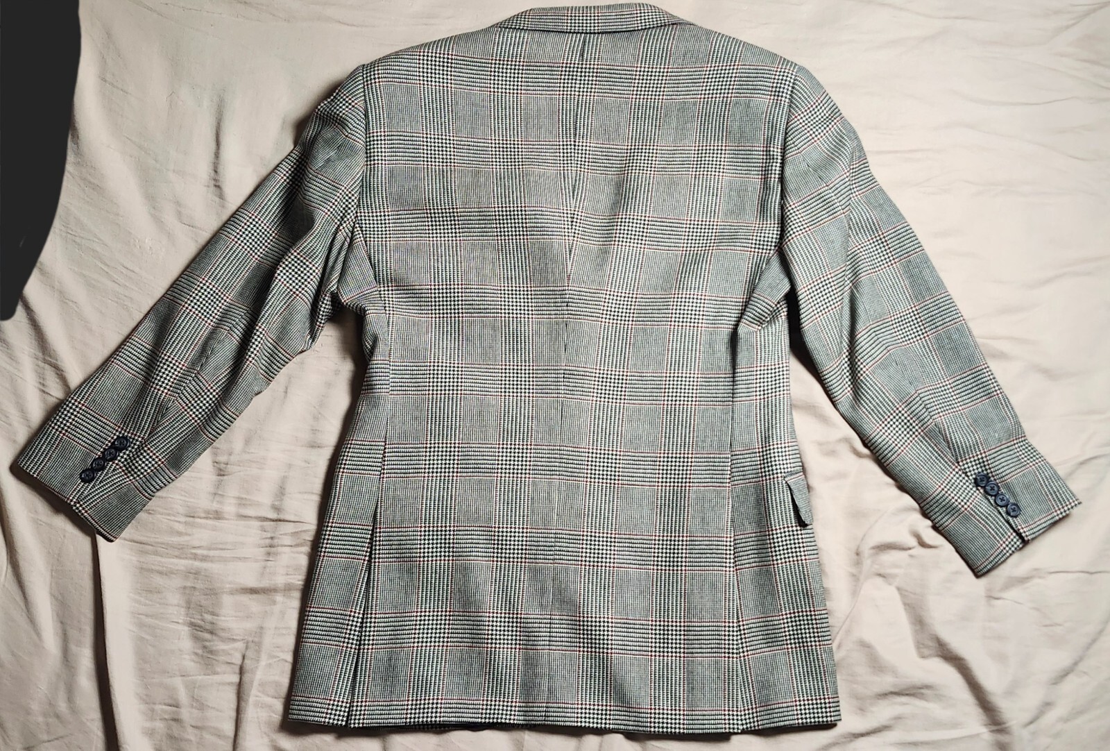 Picture 5 of 24