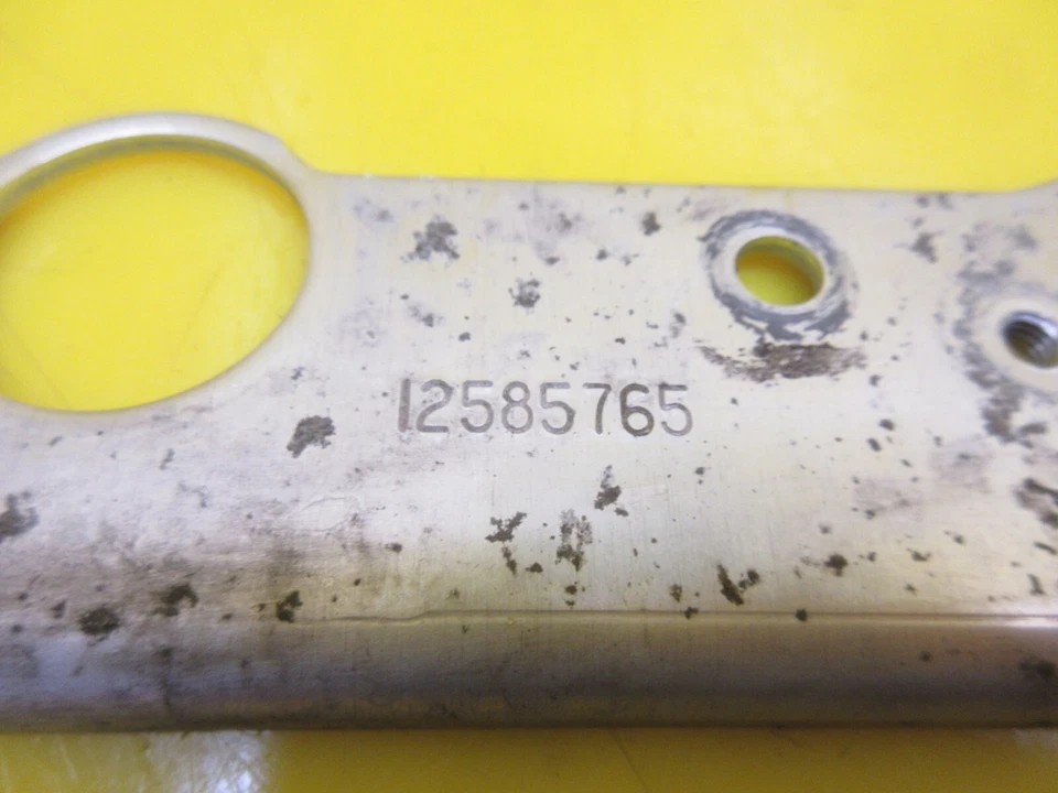 原始设备制造商通用 NORTHSTAR 4.6 白色上衣 IGNITION COIL 银行安装支架第 1 代 — 第 2/4 张图片