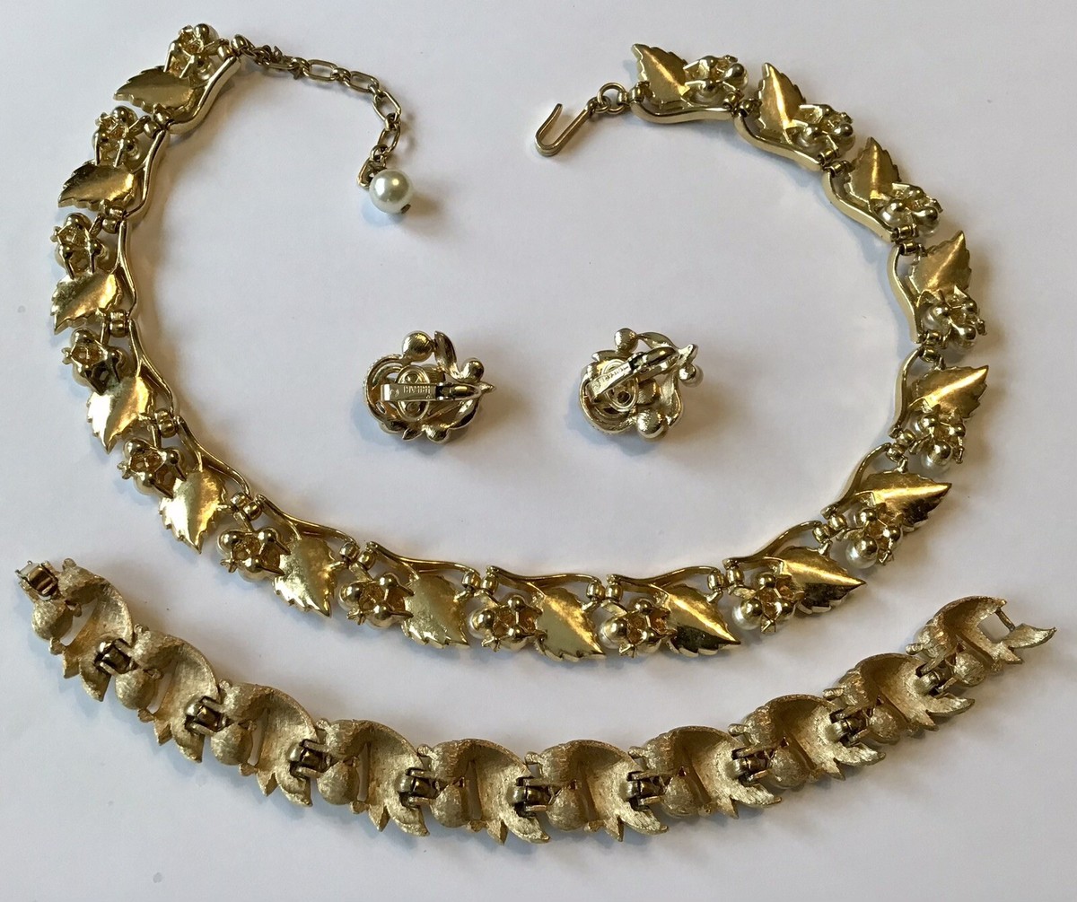 VINTAGE CROWN TRIFARI SIGNED FAUX PEARL NECKLACE BRACELET