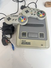 Super Nintendo Entertainment System Console (SNES) 2 controllers. No tv cable