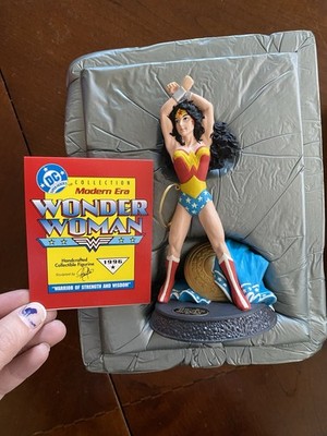 Hallmark DC Super Heroes Collection Modern Era Wonder Woman Figurine 1996 Boxed
