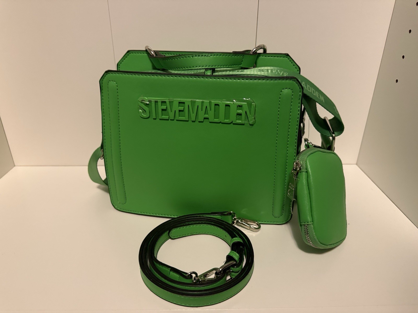 Steve Madden NWT Crossbody Satchel green (2 straps & coin Bag included)