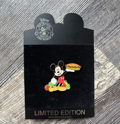 Disney Shopping Mickey Holds A Warm Apple Pie Fall Harvest LE 250 RARE 2007 Pin