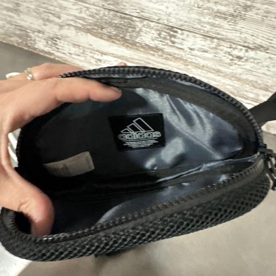 Adidas Negro Malla Dos Bolsillos Fannie Pack Bolso con Correa Ajustable Foto 3 de 4