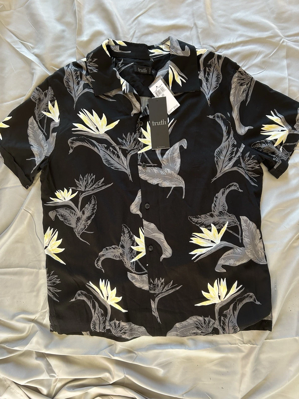Truth by Republic Hawaiian Shirt Mens M Black Yellow Floral Viscose New w/ Tags