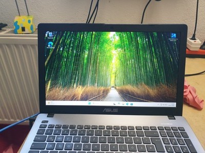 Laptop - Asus F550V - i5_3230M - Win 11 - 15,6 Zoll - Akku neu