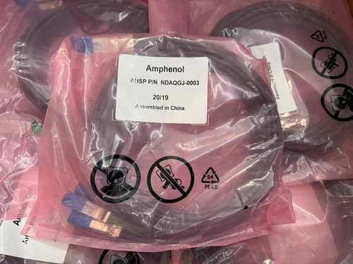 New Amphenol NDAQGJ-0003 QSFP28 to 4xSFP28 3M Breakout Cable